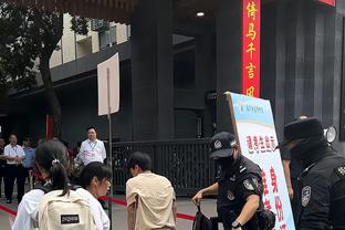 随队记者：森林狼会尝试签下被马刺买断的马库斯-莫里斯